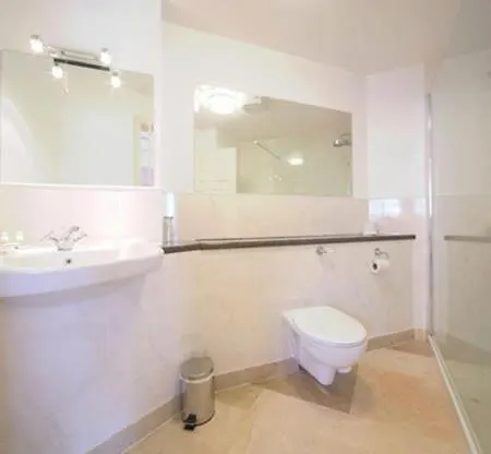 Hotel The Waterfront 3*
