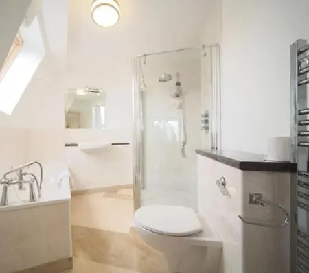 Hotel The Waterfront 3*