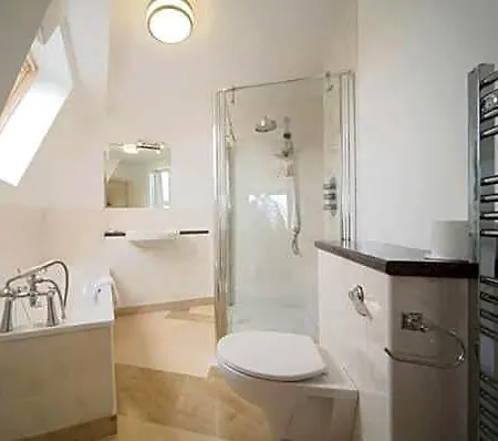 Hotel The Waterfront 3*