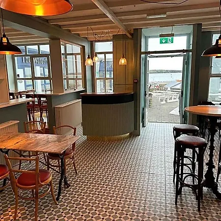 Hotel The Waterfront 3*