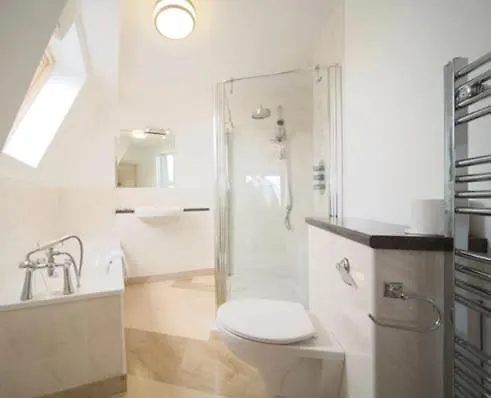 Hotel The Waterfront 3*