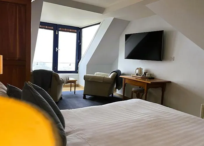 Hotel The Waterfront 3*